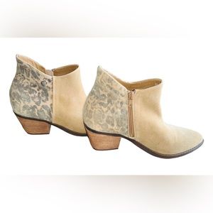 NWOT Yellow Box ‘Dannika’ Leopard Suede Booties – Size 9.5